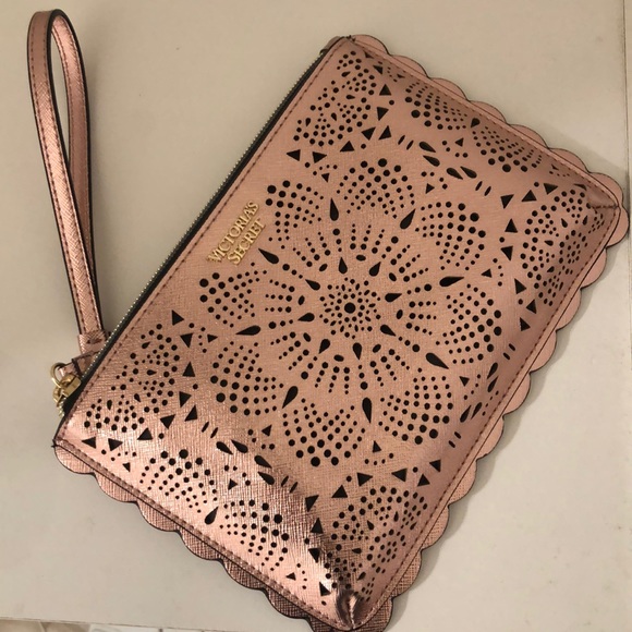 NWOT VS rose gold scalloped wristlet - Picture 2 of 4